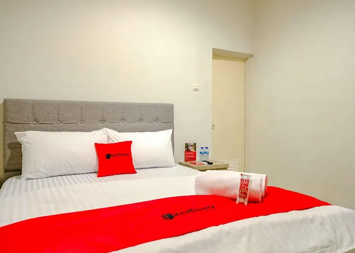 RedDoorz near Pasar Baru 3 Hotel Jakarta
