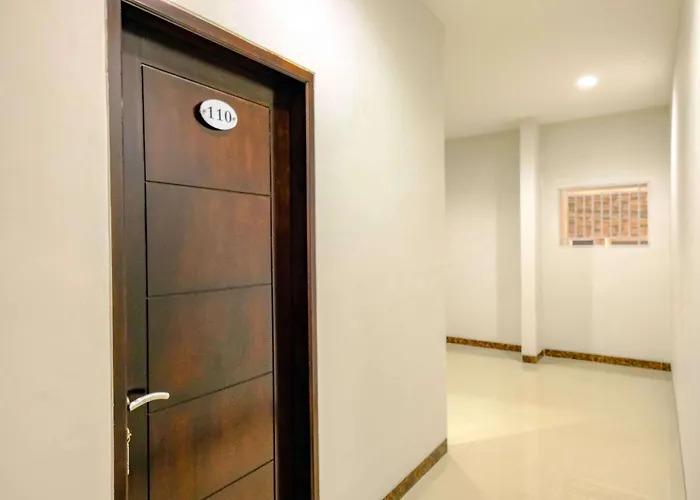 RedDoorz near Pasar Baru 3 Hotel Jakarta